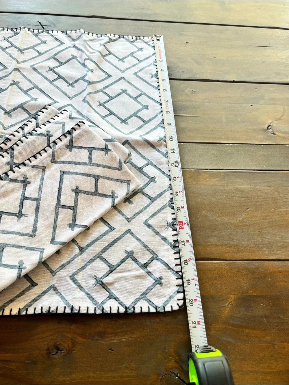 Pier 1 Geometric Pattern Cotton Napkins (4)White & Blue w/Black Stitch Trim NWT